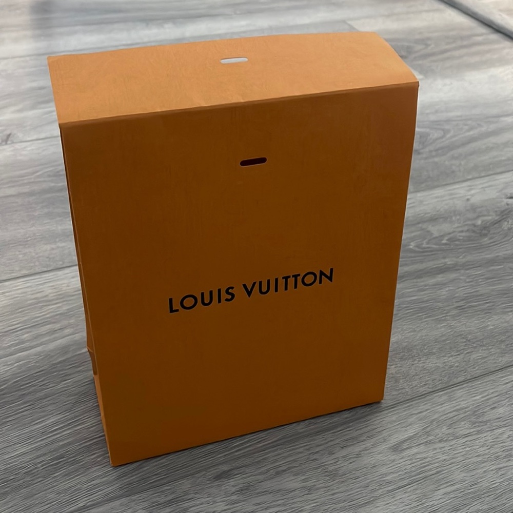 Louis Vuitton gift bag size 9”x7,5”x3”